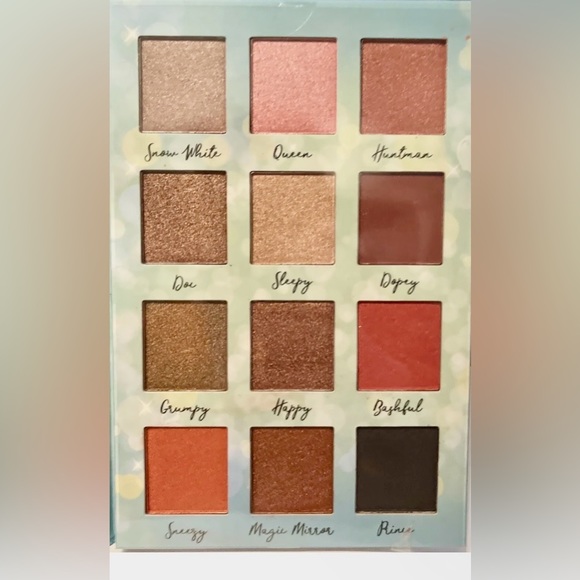 Disney Snow White Eyeshadow Palette 12 Shades Design & Mirror New - Picture 4 of 5